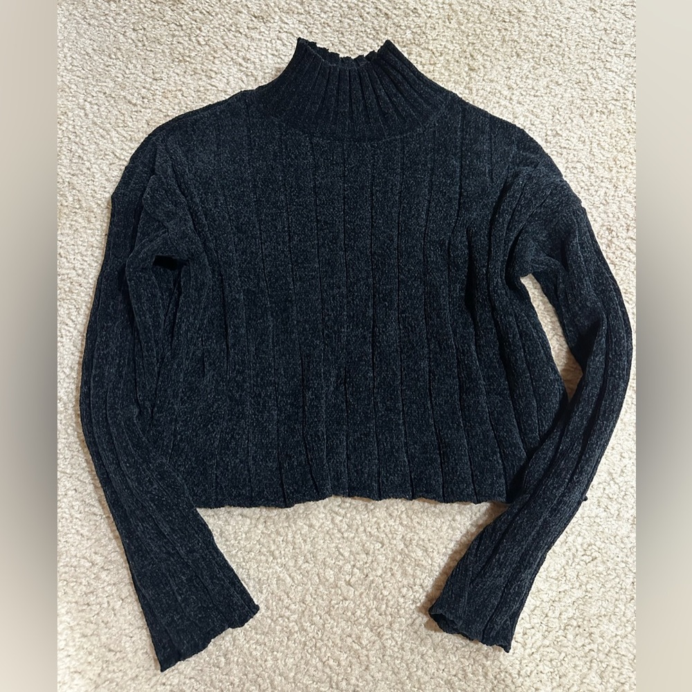 Women’s sweater turtle neck cropped